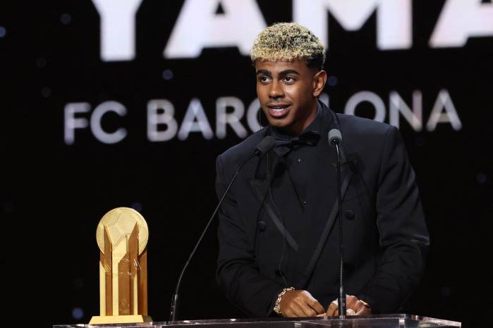 Lamine Yamal recibió el Trofeo Kopa 2025.