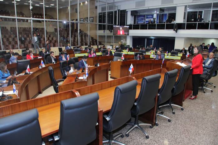 Aprueban en primer debate proyecto de ley especial para el sector bananero