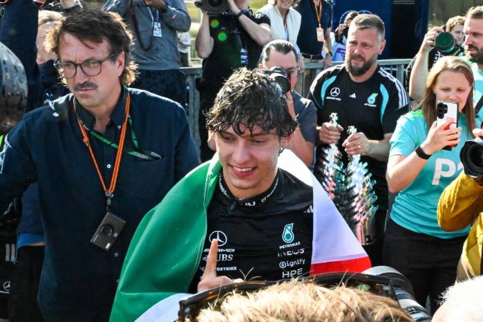 Desde la luz verde, Antonelli atacó con agresividad y precisión, ganando posiciones de manera constante en las chicanes y en las largas rectas de Monza.