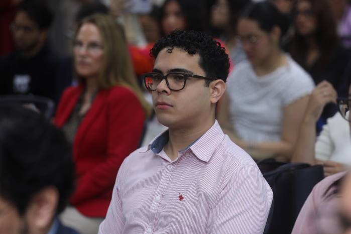 Universitarios en carreras afines al sector eléctrico se actualizaron en torno a los avances y retos del sector.