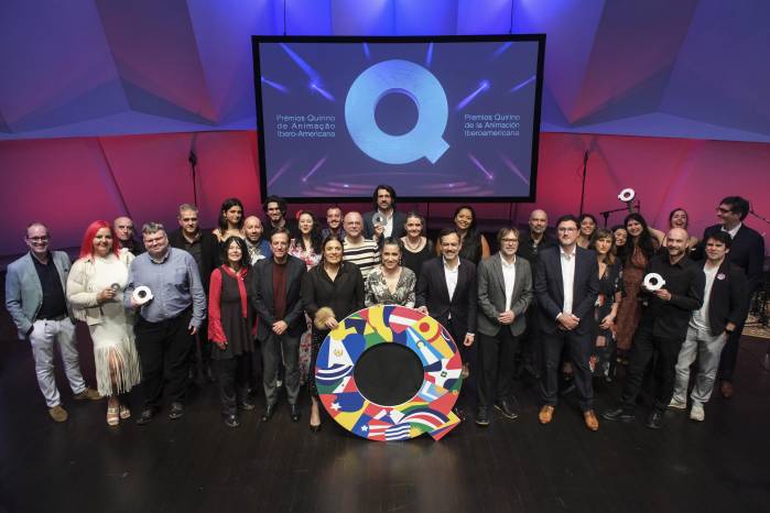 Santa Cruz de Tenerife, 17/04/2026.- Foto familia de los premiados en la gala de entrega de los ´Premios Quirino de la Animación Iberoamericana´, celebrada este viernes en el Auditorio de Santa Cruz de Tenerife.