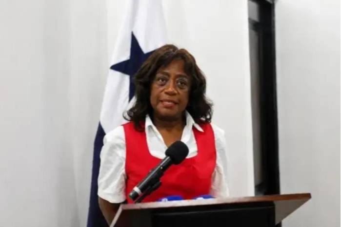 La exministra explicó que, desde el Ministerio de Educación, solicitó investigaciones internas y que este procedimiento deriva en la intervención de la Contraloría.