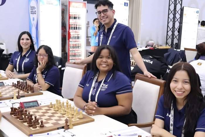 El equipo contó con la guía del Maestro FIDE Orlando León, capitán que supo conducir y respaldar a las jugadoras en cada partida.