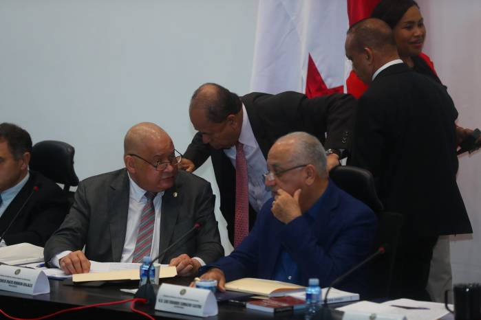Sesión de la Comisión de Gobierno de la Asamblea Nacional, con los diputados durante la discusión y aprobación del proyecto 699 en primer debate.