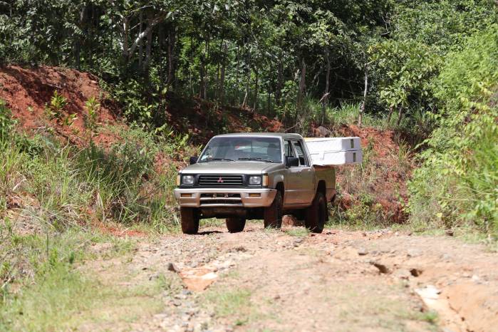 Dos lomas de bajada, tres de subida y dos quebradas separaban a Edilma de su destino. La hija llegó desde Arraiján para reencontrarse con su madre en La Zainosa.