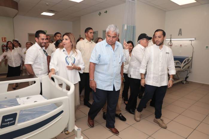 Recorrido por el nuevo hospital de Bugaba.
