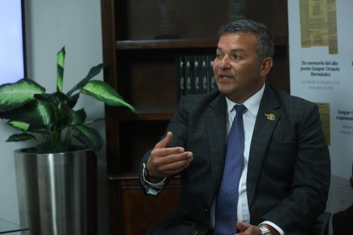 El director de la Policía Nacional ofrece un balance del delito en el país, el combate a las pandillas, los operativos y el uso de tecnología, en medio del debate sobre percepción e inseguridad ciudadana.