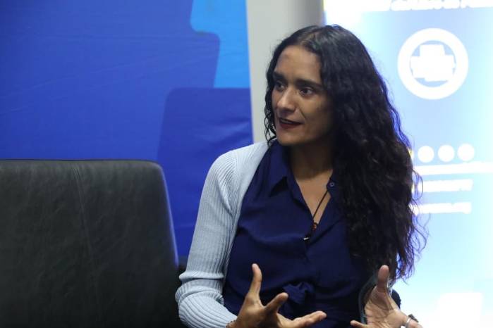 La escritora compartió en entrevista que el dolor y la esperanza conviven en su escritura, un reflejo de la vida en México y Latinoamérica.