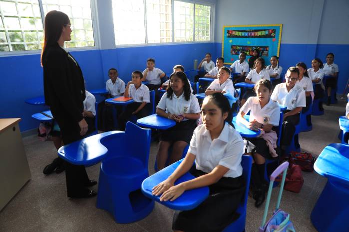 Inicio de clases en el Colegio Jose Agustin Arango, que abarca primaria y secundaria.