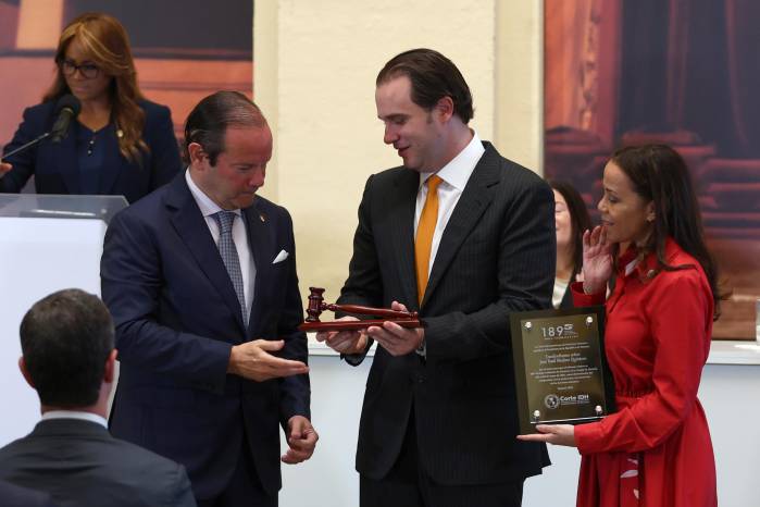 El presidente de la Corte Interamericana de Derechos Humanos, Rodrigo Mudrovitsch y el canciller de Panamá, Javier Martínez Acha.