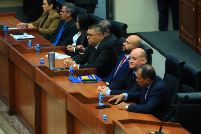Diputadas presentan informe de minoría y cuestionan cambios en la reforma electoral