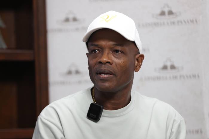 Dely Valdés fue asistente técnico de Thomas Christiansen.