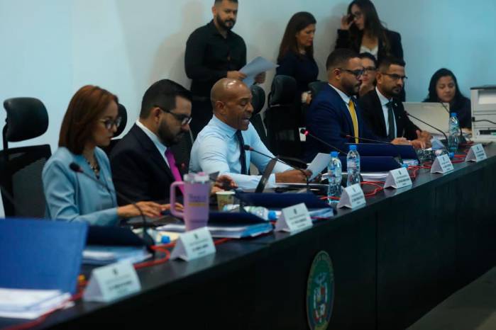 Comisión aprueba citar al director de Aseo por recolección de basura.