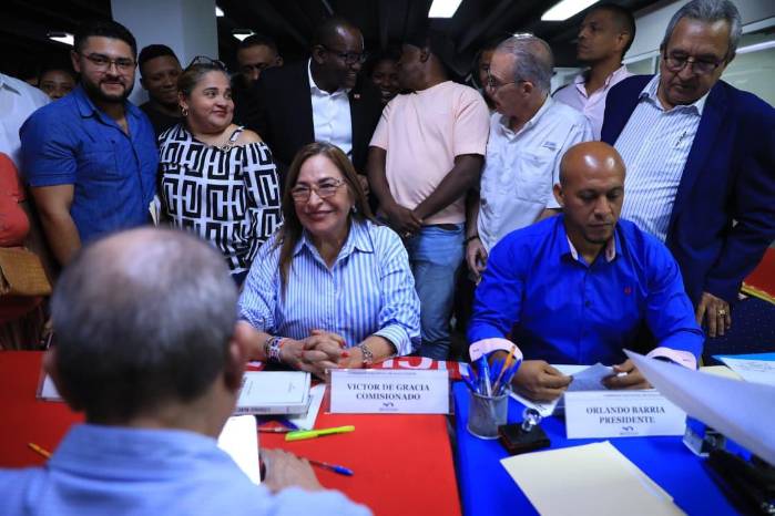 Balbina Herrera vuelve al tinglado político, correrá por Doens para la dirección del PRD