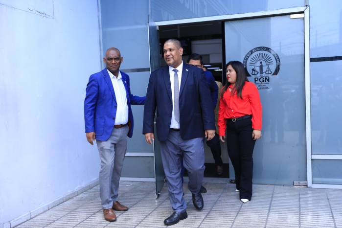 Contraloría auditará a quienes recibieron auxilios, Ifarhu querella a Meneses