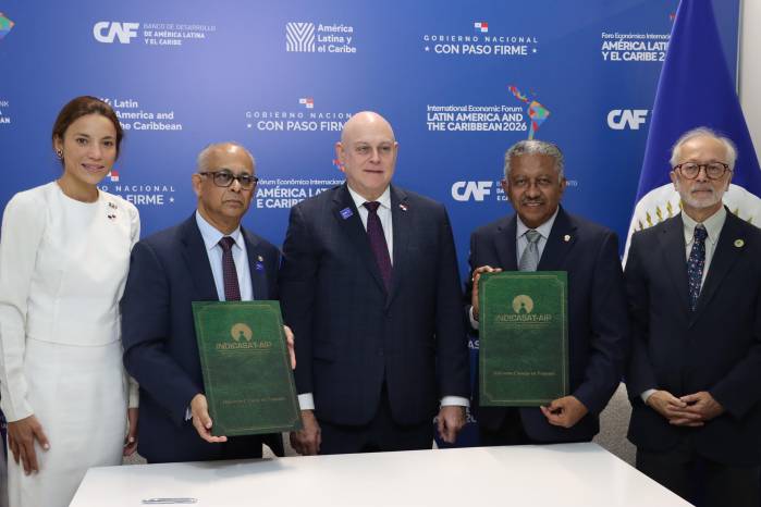 En el orden usual están Ana Irene Delgado, embajadora de Panamá ante la OEA; Albert Ramdin, secretario general de la OEA; Carlos Guevara Mann, viceministro de Asuntos Multilaterales y Cooperación del Ministerio de Relaciones Exteriores; Eduardo Ortega-Barría, titular de la Secretaría Nacional de Ciencia, Tecnología e Innovación y Timothy Thomson, director del Indicasat-AIP.