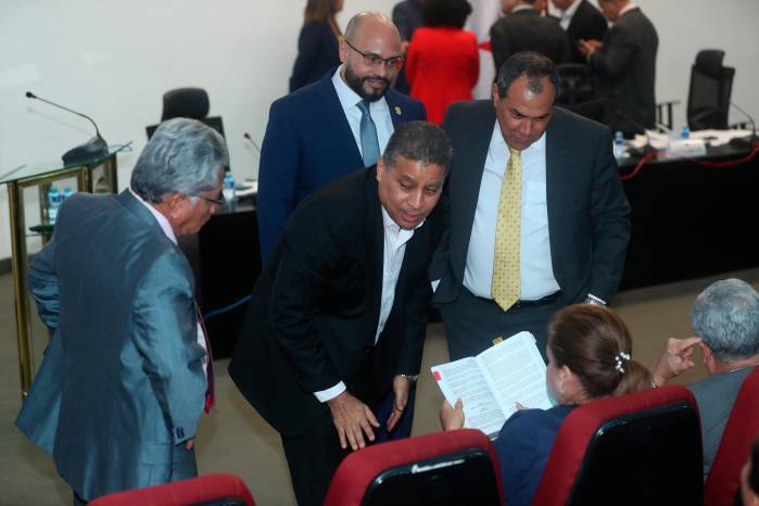La discusión de las reformas electorales continuará en sesión permanente.