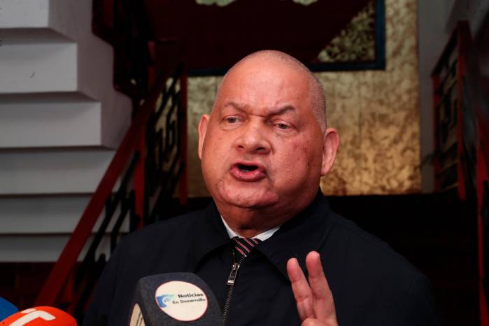 Benicio Robinson, presidente del PRD, pidió a los dirigentes del colectivo debatir sus diferencias dentro de los organismos del partido y defendió la unidad.