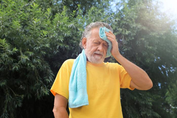Las personas mayores, especialmente los que padecen comorbilidades, deberían tener precaución ante las altas temperaturas.