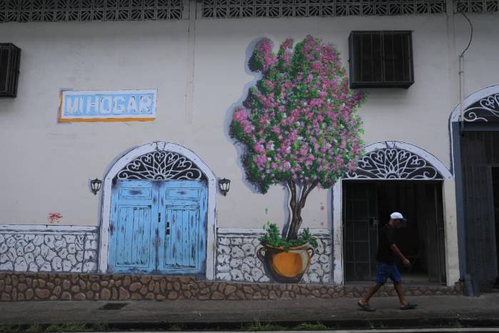 El dormitorio transitorio Mi Hogar, en Santa Ana, abrió sus puertas en 2023 como refugio nocturno para personas sin techo que buscan un espacio seguro.
