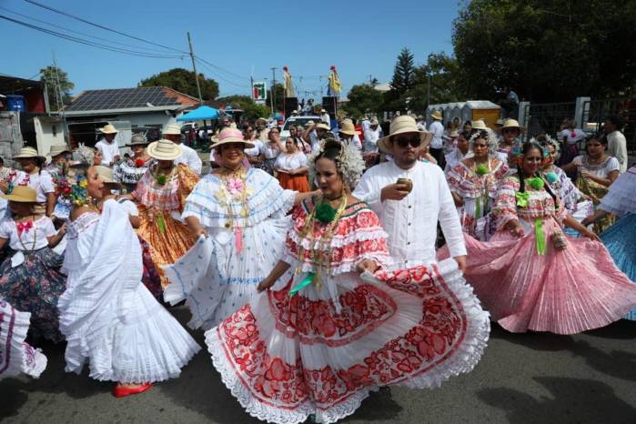 Nestlé celebra la cultura panameña en el Desfile de las Mil Polleras