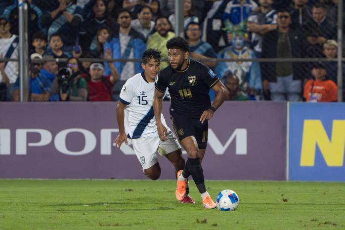 Carlos Harvey durante el partido contra Guatemala.