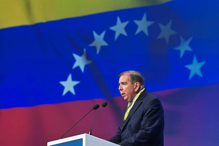 El líder opositor venezolano Edmundo González Urrutia pronuncia un discurso durante el congreso del Partido Popular Europeo (PPE) en Valencia, el 30 de abril de 2025.