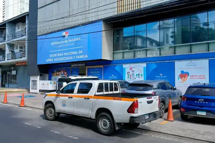 La institución indicó que, conforme al Decreto Ejecutivo No. 16 de 23 de abril de 2019, cada representante podrá designar un suplente en caso de ausencia temporal.