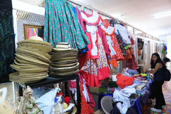 Fiestas patrias: artesanos hablan de su guía de precios y ofertas en vestimentas típicas