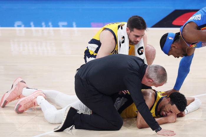 El jugador de los Indiana Pacers, Tyrese Haliburton al momento de su lesión.