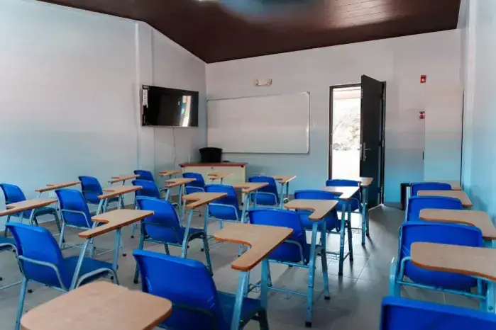 En el mensaje difundido se cuestiona que las condiciones climáticas no justifican el uso de este tipo de prenda.