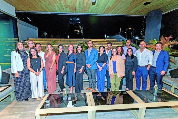 La colaboración entre el sector privado, la banca de desarrollo y los gobiernos es clave para acelerar proyectos de energía renovable.