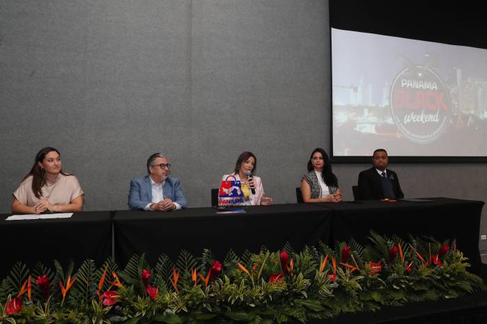 Los organizadores del Panamá Black Weekend durante la conferencia de prensa.