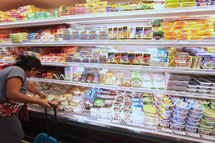 Los sucedáneos son alternativas que sustituyen al producto original por su similitud funcional. En el mercado local, estas opciones —a menudo clasificadas como bebidas lácteas— suelen presentar precios más competitivos que aquellos elaborados estrictamente con leche de vaca.