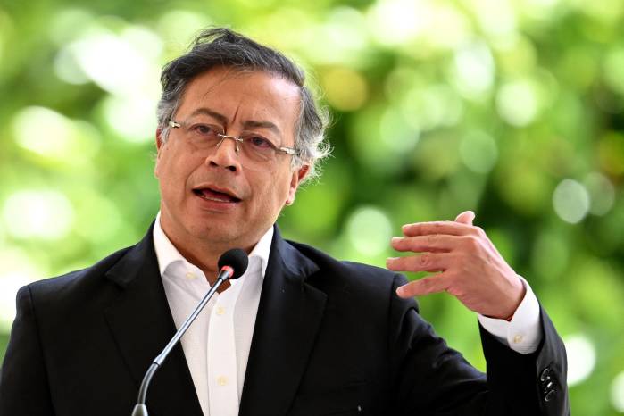 Las declaraciones de Petro surgen luego que se conociera que la mayoría de los buques de guerra enviadas a las aguas internacionales, cerca de la costa de Venezuela, ya se encuentran en sus puestos.