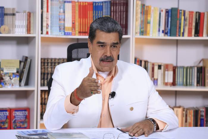 Fotografía cedida por Prensa Miraflores del presidente de Venezuela, Nicolás Maduro, hablando durante un acto de gobierno este lunes, en Caracas.