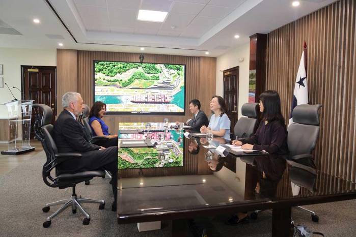 Reunión entre las autoridades del Canal de Panamá y la embajada de la República Popular de China.