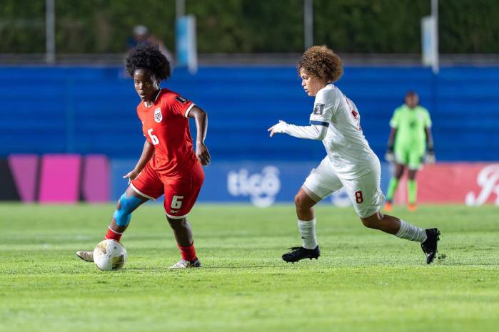 Deysire Salazar (izq.) durante el partido ante Cuba.