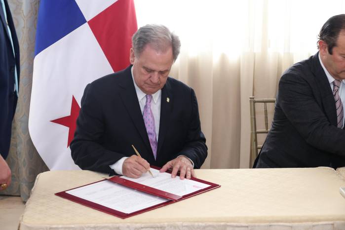 Henry Faarup, secretario ejecutivo de la Secretaría Nacional del Ferrocarril, destacó el interés de Francia en apoyar el tren Panamá–David como parte de su experiencia exitosa en transporte ferroviario.