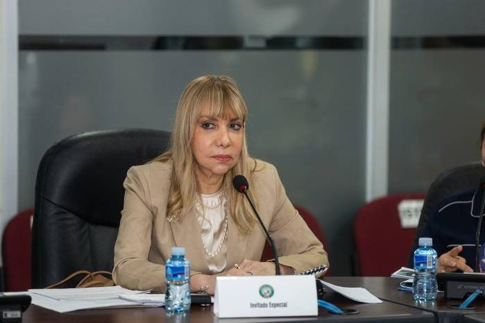 Hija de magistrada del Tribunal de Contrataciones, cuestionada por posible conflicto de interés, está de licencia