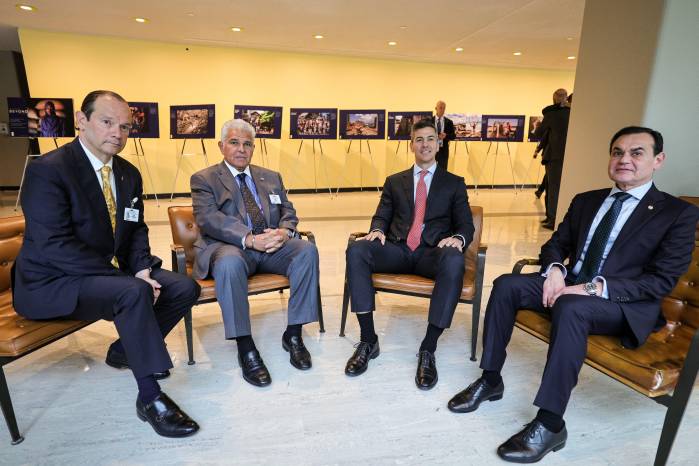 En el encuentro también estuvo presente el canciller Javier Martínez-Acha.