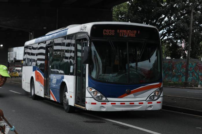 Metrobús explicó que las rutas troncales y complementarias continuarán funcionando durante el día.