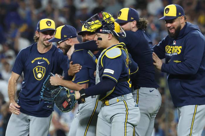 Los Cerveceros volverán a disputar una Serie Mundial después de 44 años luego de barrer en cuatro juegos a los Dodgers de Los Ángeles.