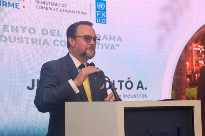 Ministro de Comercio e Industrias, Julio Moltó.