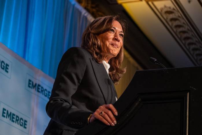 Kamala Harris presentó en Nueva York su libro 107 Days, en el que analiza su derrota frente a Donald Trump y criticó la gestión demócrata.