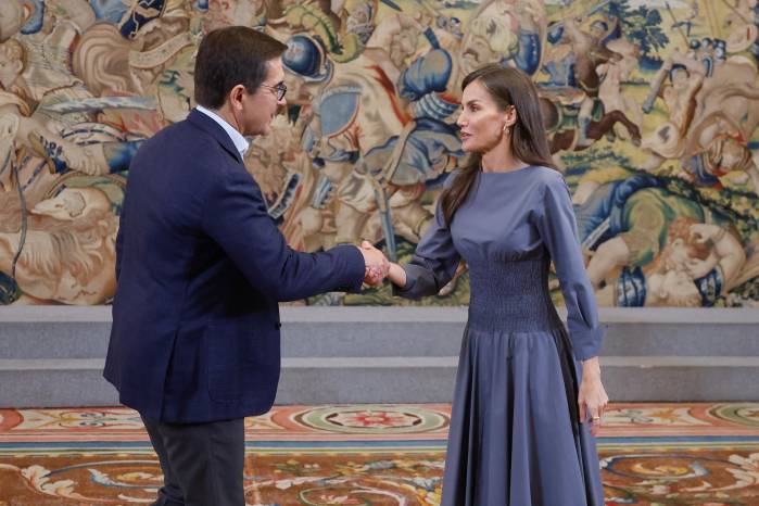 La reina Letizia motiva a jóvenes becados por Fundación Microfinanzas BBVA a ‘luchar por sus sueños’