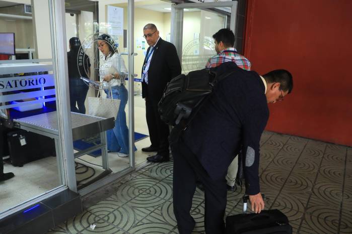 Fiscales llegando al SPA para la audiencia programada de imputación de cargos.