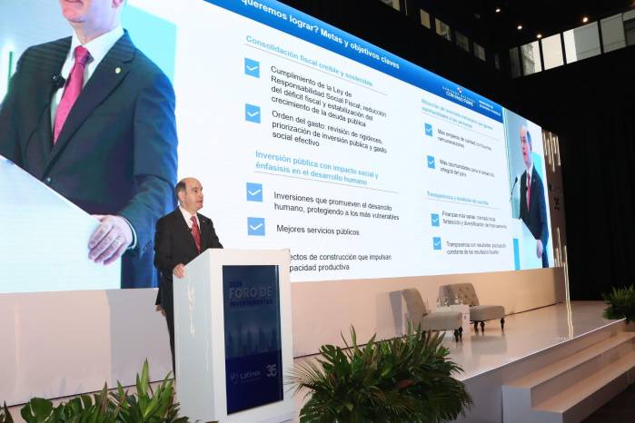 En el Foro Latinex, el ministro Felipe Chapman destacó que el FMI elevó a 4.5% la proyección de crecimiento de Panamá para 2025.