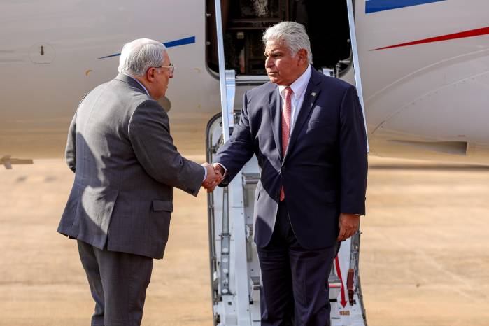 el presidente José Raúl Mulino durante su llegada a Brasil.