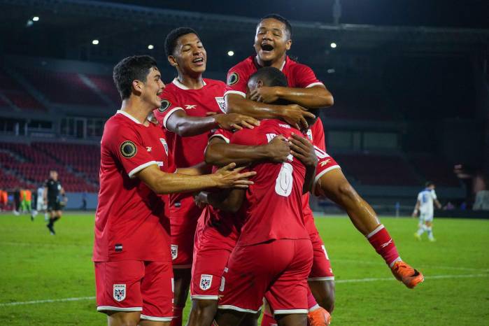 Jugadores de la selección de Panamá sub-17 celebrando uno de los goles contra Nicaragua.